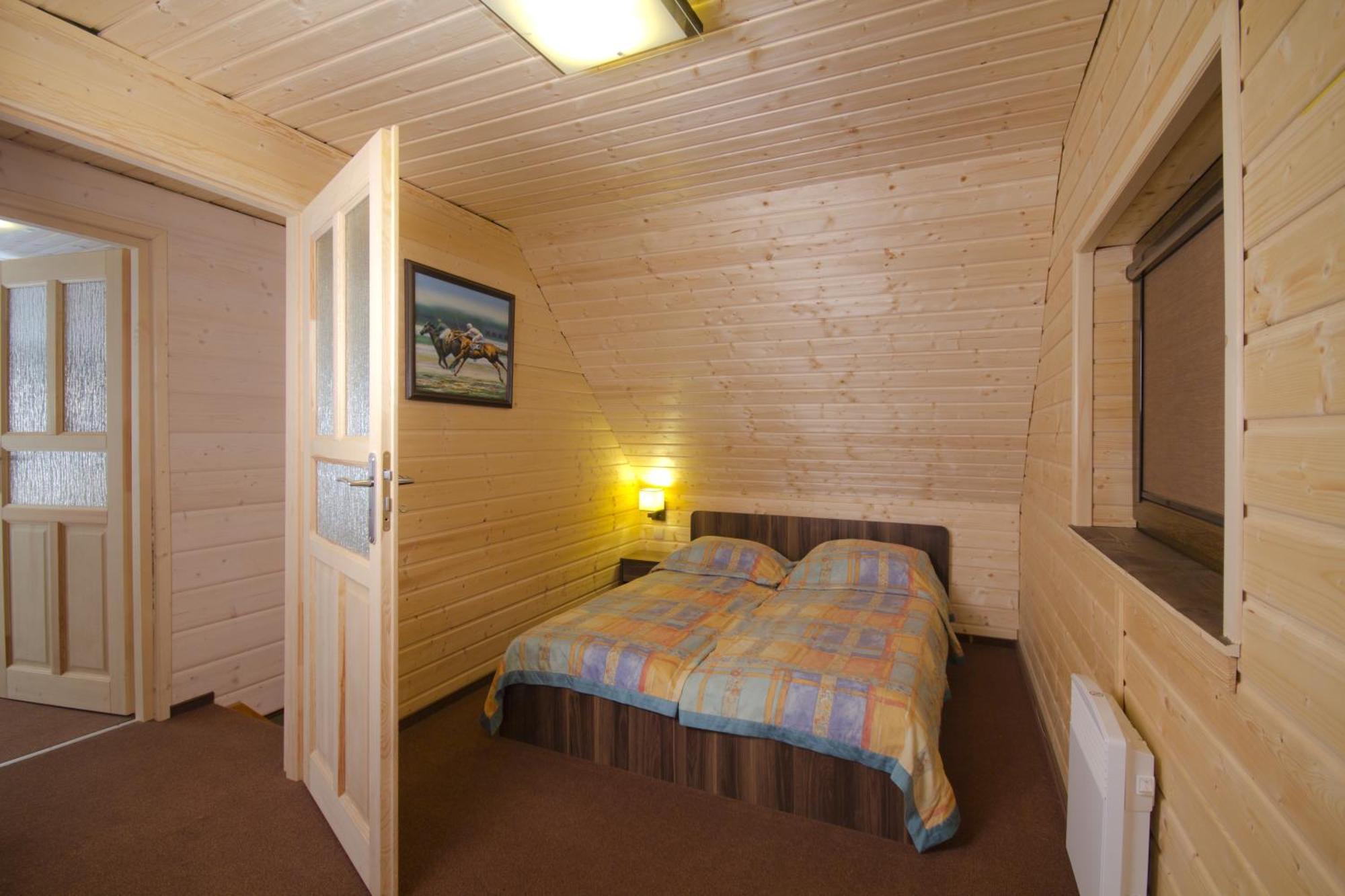 Hotel Niedzwiadek Wdzydze Kiszewskie Ruang foto
