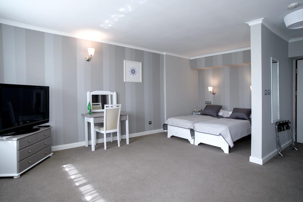 Hotel Niedzwiadek Wdzydze Kiszewskie Bagian luar foto