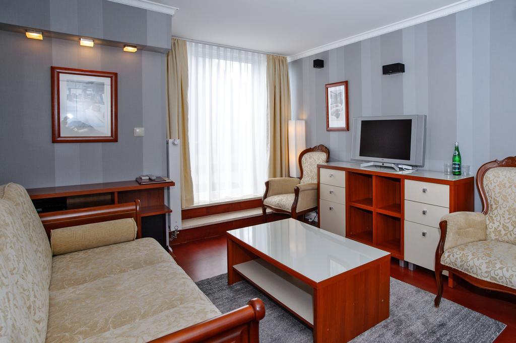 Hotel Niedzwiadek Wdzydze Kiszewskie Bagian luar foto